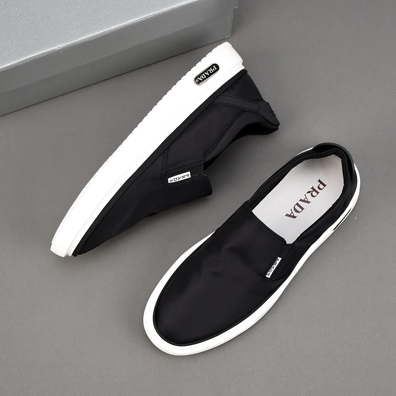 PP400❣️❣️❣️Prada breathable cloth shoes, the upper is made of comfortable and breathable fabric, and the ultra-light soft foam outsole. Men's size 39-44.